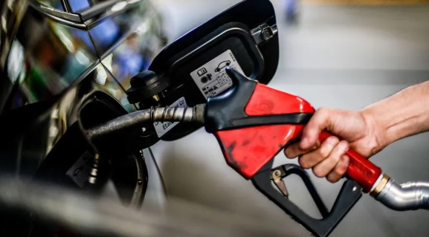 Redução de impostos para baixar o preço do combustível